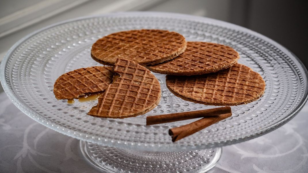 Traditionelles niederländisches Waffelgebäck mit Karamell-Füllung