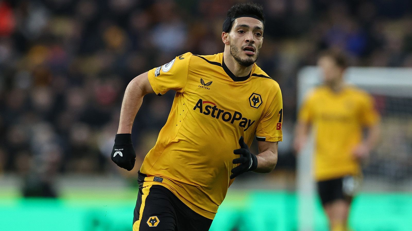 
                <strong>Raul Jimenez (Bild) und Joao Moutinho (Wolverhampton Wanderers)</strong><br>
                Gehalt pro Woche: 113.000 Euro
              