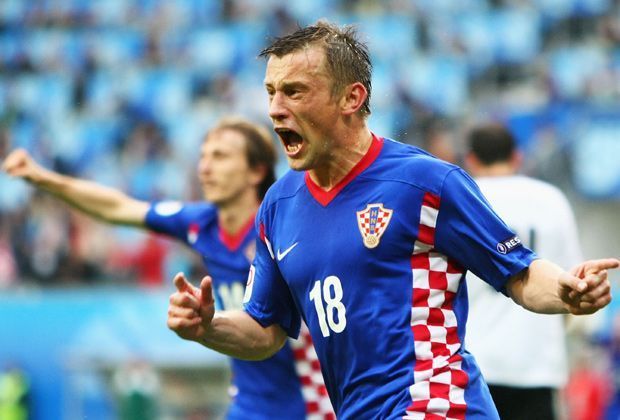 
                <strong>Ivica Olic (34, Kroatien)</strong><br>
                Mit Kroatien erreichte Ivica Olic das Viertelfinale der Europameisterschaft 2008, sein größter Erfolg mit der Nationalmannschaft. Nur über den Umweg der Playoffs qualifizierte sich das Team für die WM-Endrunde 2014. Minimalziel ist dennoch das Achtelfinale...  
              