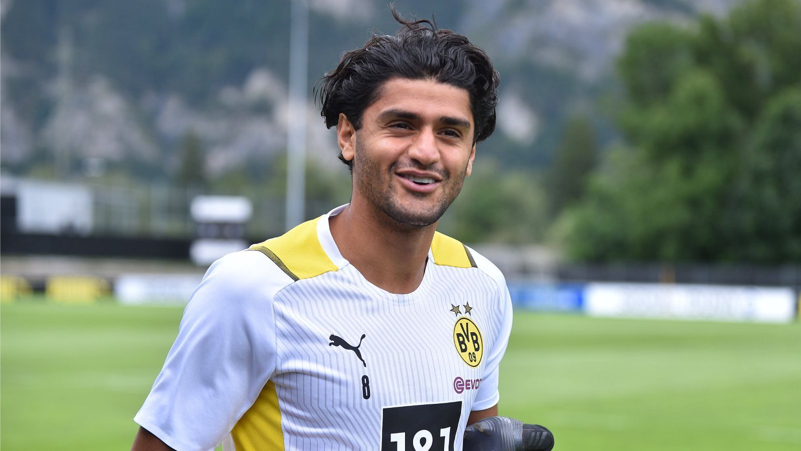 
                <strong>Mahmoud Dahoud</strong><br>
                Nach einer klaren Leistungssteigerung wurde Mahmoud Dahoud belohnt. Der 26-Jährige verlängerte im Sommer 2021 um ein weiteres Jahr bis . Nun aber werden sich am Saisonende die Wege endgültig trennen, das bestätigte der BVB bereits. Dahoud verlässt die Borussia Ende Juni ablösefrei. 
              