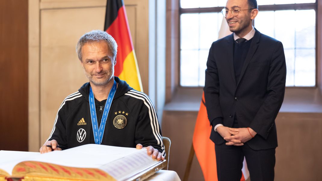 Der ehemalige U17-Trainer Christian Wück (l.) soll die deutschen Fußballerinnen zu Erfolgen führen.