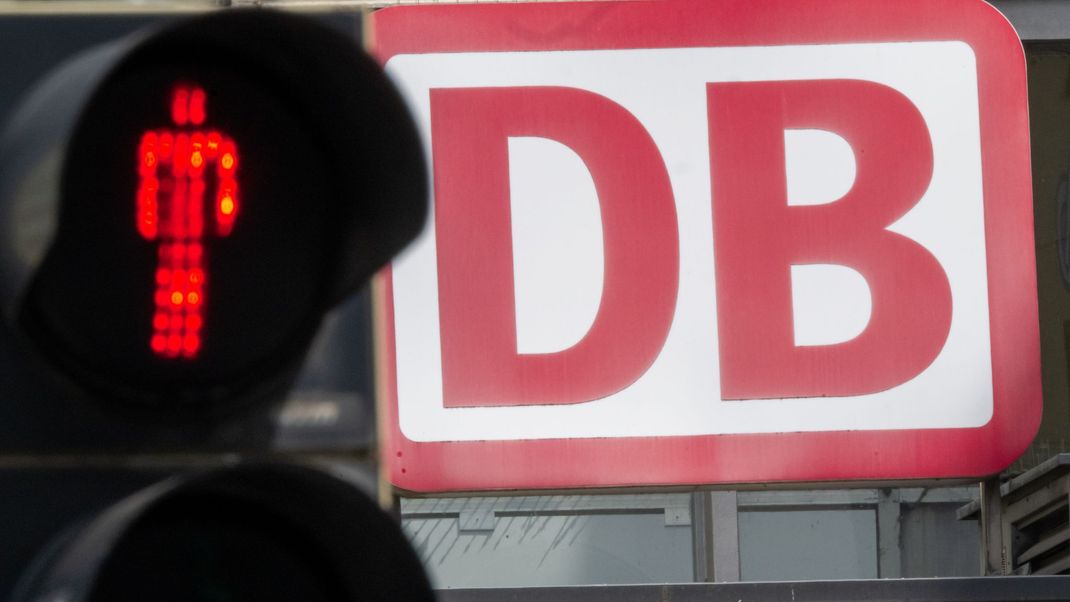Reisende der Deutschen Bahn müssen sich bald auf höhere Preise einstellen. (Symbolbild)