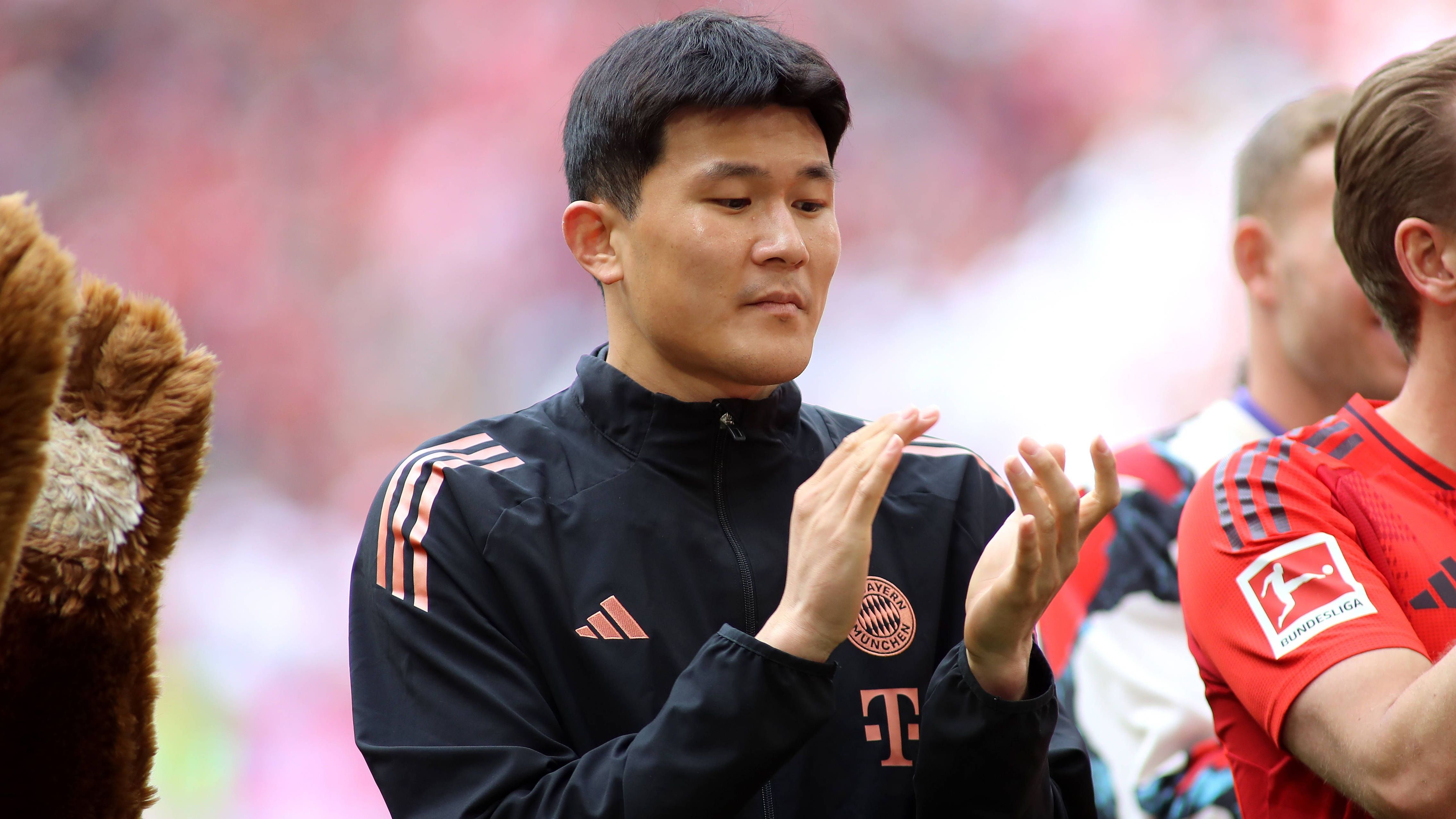 <em><strong>Kim Min-jae (FC Bayern München)</strong><br>Nach zwei Saisons beim FC Bayern könnte sich die Zeit in München für Kim Min-jae dem Ende zuneigen. Die sportliche Führung des Rekordmeisters ist nicht vollends von dem Koreaner überzeugt. Einem Verkauf ist man nicht abgeneigt. Nun soll sich auch der erste Interessent herauskristallisieren. Die AC Mailand soll sich um die Dienste des Innenverteidigers bemühen. Das berichtet die "Gazetta dello Sport". ...</em>