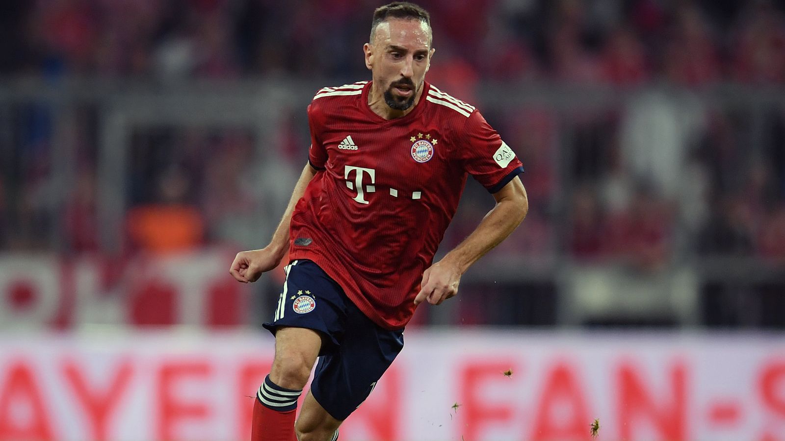 
                <strong>Franck Ribéry (Linksaußen)</strong><br>
                Kam für Arjen Robben in der 63. Minute. Konnte das träge Offensivspiel der Münchner aber nicht beleben. ran-Note: 4
              