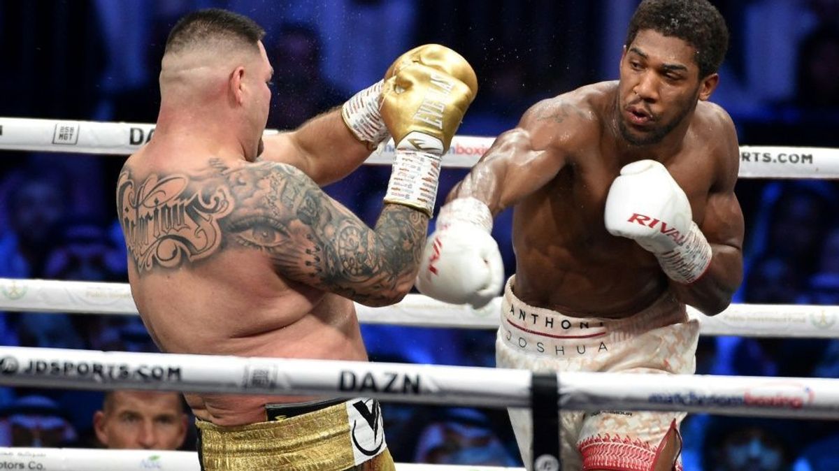 Anthony Joshua (r.) trifft am 20. Juni auf Pulew