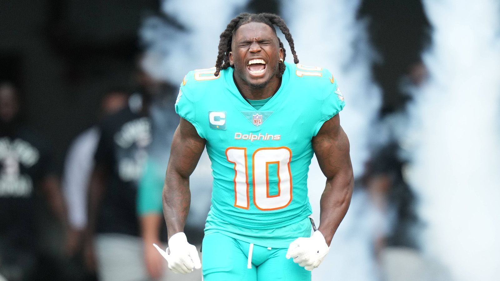 
                <strong>Offensive Player of the Year</strong><br>
                &#x2022; Tyreek Hill, Wide Receiver (Miami Dolphins)<br>
              