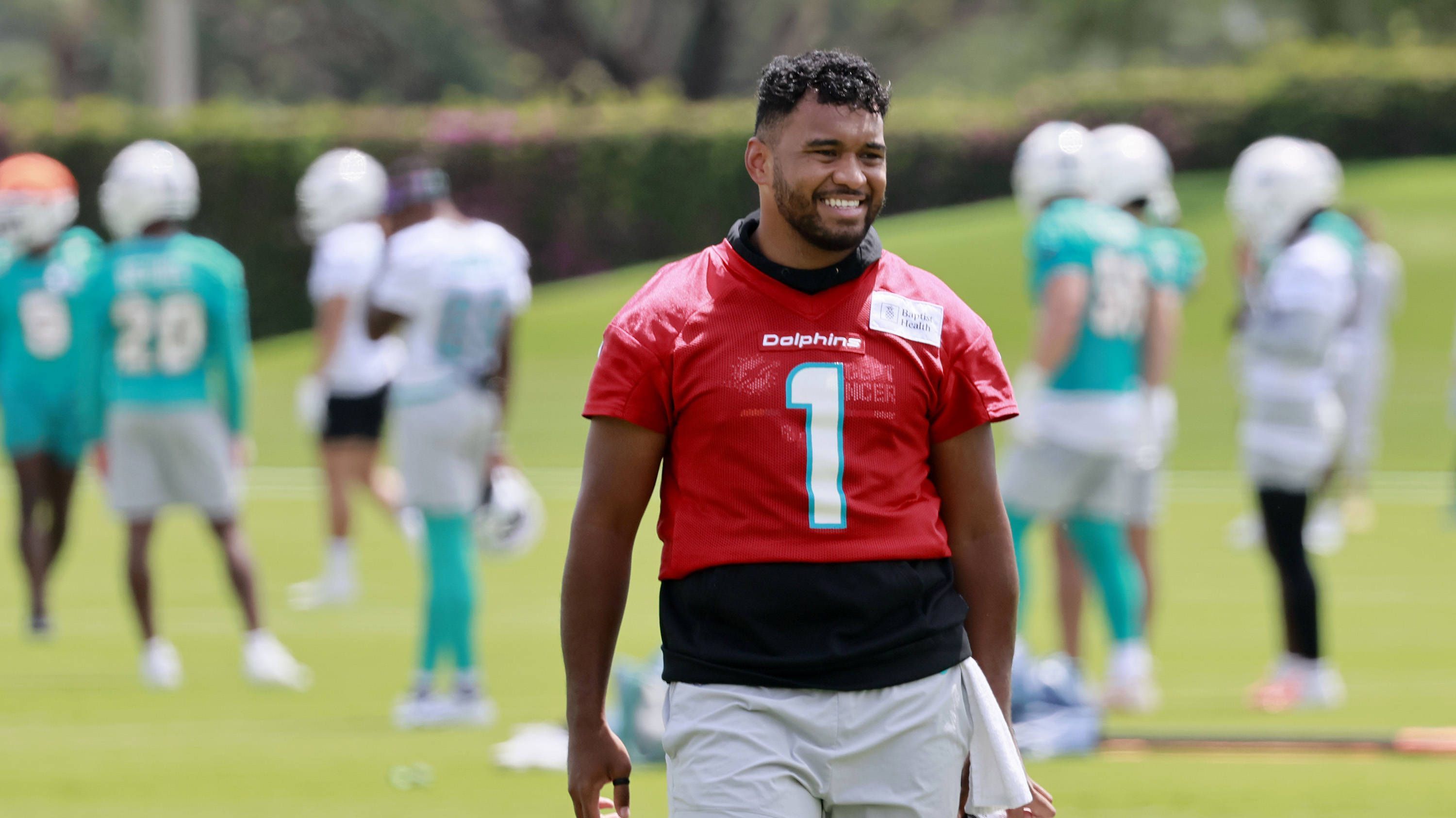 <strong>Tua Tagovailoa (Miami Dolphins)</strong><br>Zwischendurch wurde Tagovailoa sogar als MVP gehandelt. Nach einigen durchschnittlichen Spielen sind diese Stimmen wieder etwas leiser geworden. Trotzdem spielt der Dolphins-Quarterback eine starke Saison. Gerade die Connection mit Tyreek Hill ist einzigartig in der Liga. Das könnte ihn erstmals in den Pro Bowl führen.