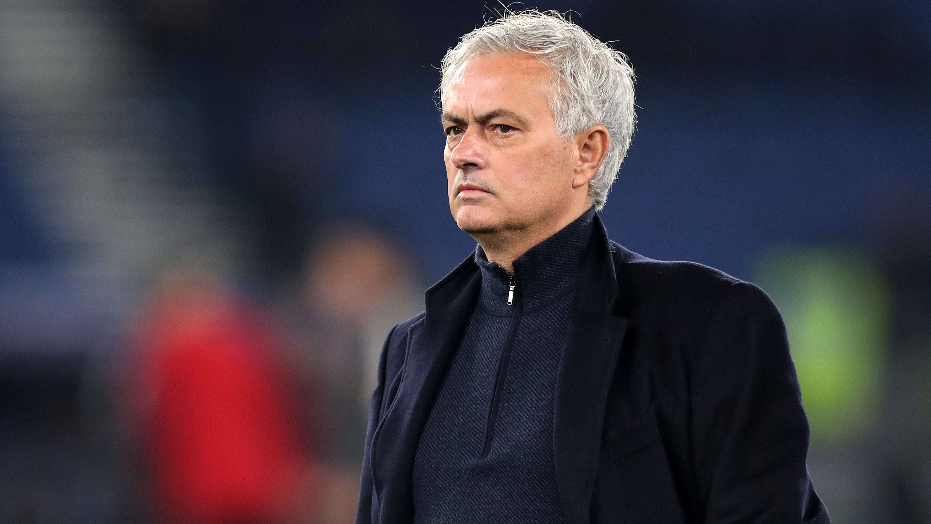 <strong>Jose Mourinho (vereinslos)</strong><br>Einer der wenigen Kandidaten, die dem FC Bayern noch keine Absage erteilt haben, ist Jose Mourinho. Der Portugiese wurde im Januar von der AS Rom entlassen, ist also vereinslos. Das Problem: der 61-Jährige soll&nbsp;in intensiven Verhandlungen mit dem türkischen Klub Besiktas stehen.&nbsp;