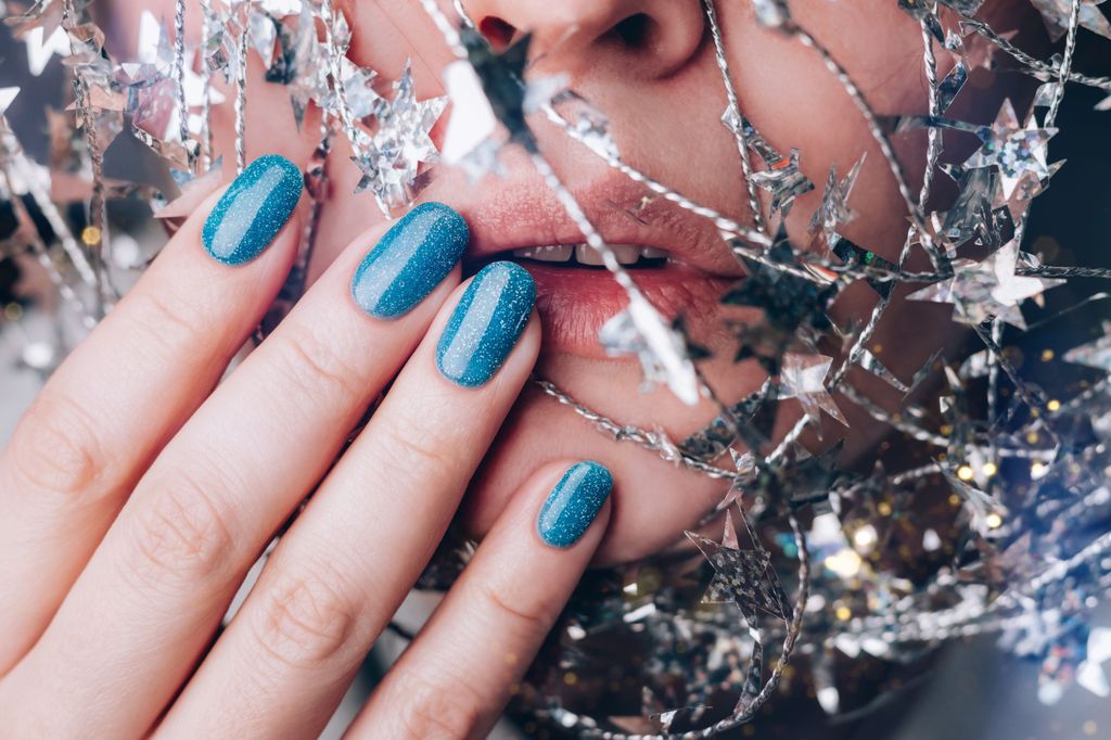 How to make your own glitter nail polish