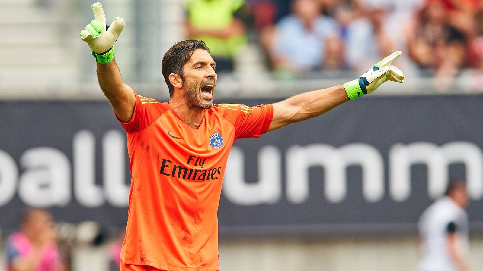 
                <strong>Tor - Gianluigi Buffon</strong><br>
                Verein: Paris St. Germain (früher bei Juventus Turin und AC Parma)
              