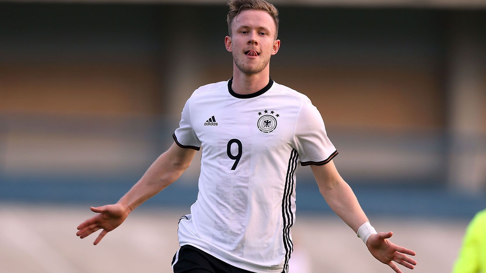 
                <strong>Cedric Teuchert (21) - Stürmer - FC Schalke 04</strong><br>
                Teuchert hat in sieben Spielen für die U21 schon sieben Mal getroffen - ein echter Torgarant. Ob der Schalker auch bald für die A-Nationalmannschaft auf Torejagd geht? Seine Werte bei der U21 sprechen für ihn. Bei Schalke läufts jedoch noch nicht so rund. Seit seinem Winterwechsel 2018 vom 1. FC Nürnberg kommt Teuchert nur auf 159 Minuten im königsblauen Dress.
              