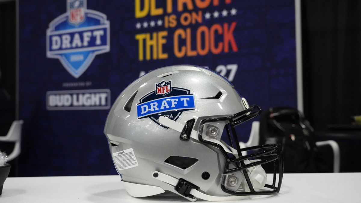 NFL, American Football Herren, USA Super Bowl LVIII-Las Vegas City Scenes Feb 5, 2024; Las Vegas, NV, USA; A helmet with the 2024 NFL Draft in Detroit logo at the Super Bowl 58 media center at the ...