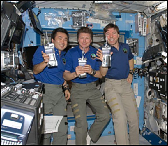 Trotz des vielen Eises auf dem Mars, wird Wassers ein Luxus bleiben. Astronauten werden auf lange Zeit Wasser größtenteils recyceln - und damit auch ihren eigenen Urin trinken.