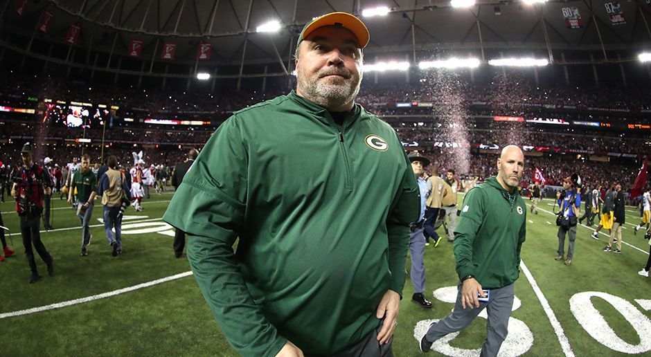 
                <strong>Verlierer: Mike McCarthy (Green Bay Packers)</strong><br>
                War die Niederlage gegen die Atlanta Falcons das letzte Spiel von Head Coach Mike McCarthy? Öffentlich wird der Coach der Packers bereits angezählt. Kein Wunder, schließlich konnte er die Franchise seit 2011 nicht mehr in den Super Bowl führen. Die erfolgsverwöhnten Fans im Lambeau Field könnten bei einem weiteren Fehlschlag die Geduld mit dem 53-Jährigen verlieren. 
              