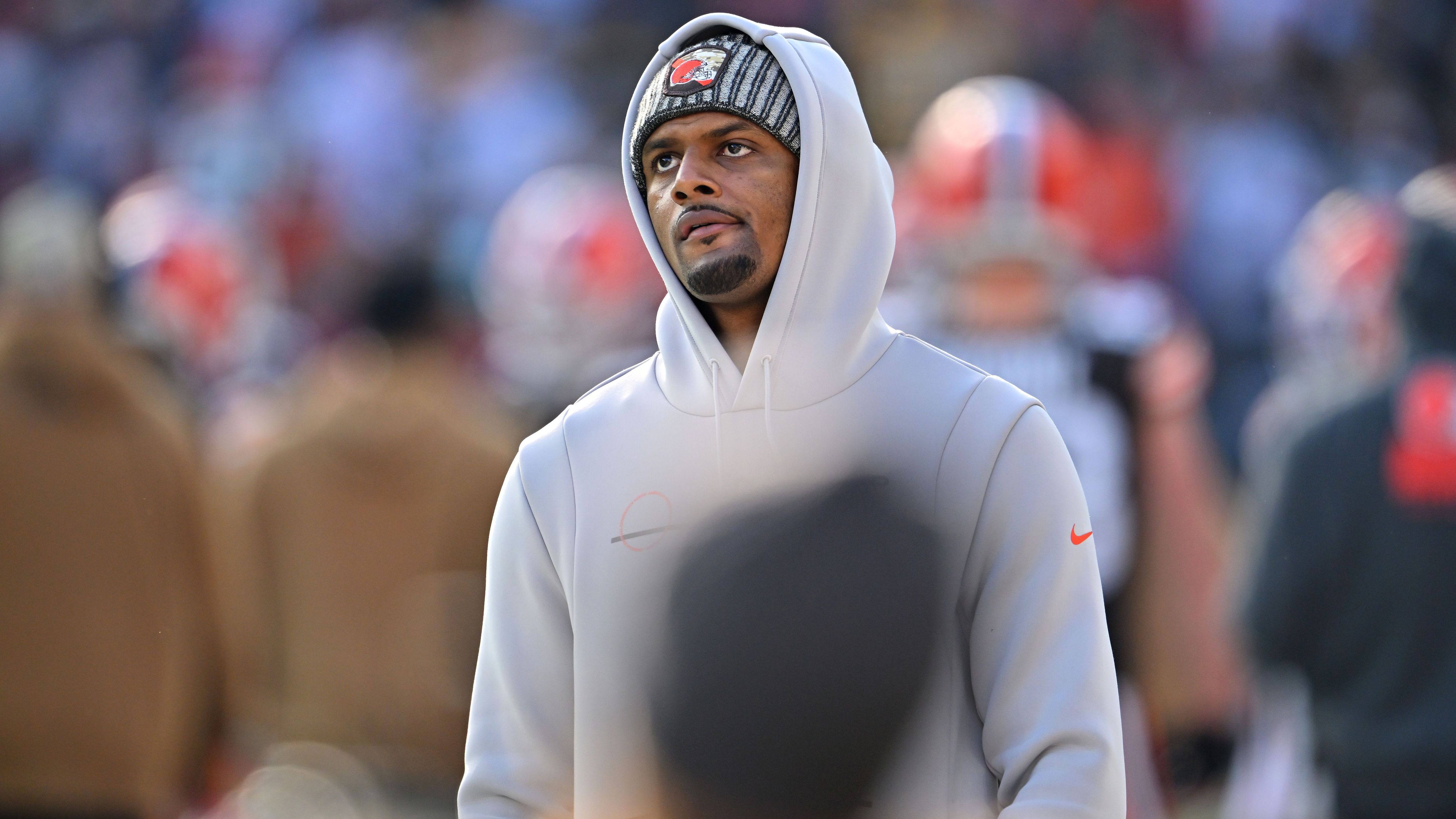 <strong>+2000: Deshaun Watson</strong><br>Wie Jones - und viele andere in dieser Liste - verletzte sich auch Deshaun Watson in der vergangenen Spielzeit schwer. Eine Verletzung an den Schulter sowie eine Knöchelverstauchung sorgten dafür, dass die Cleveland Browns nach sechs Spieltagen in 2023 auf ihren Starting-Quarterback verzichten mussten...