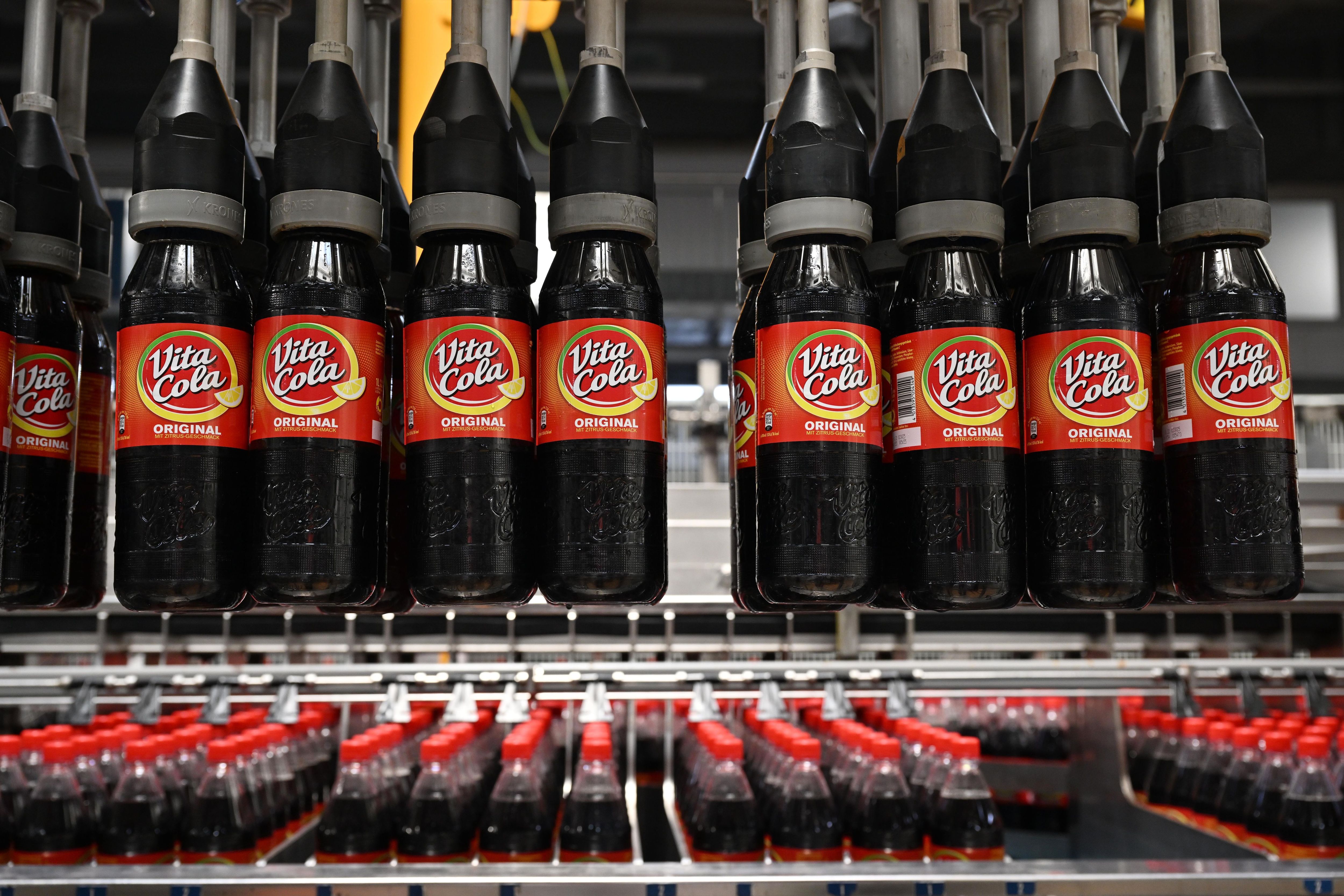 Auch zu Coca Cola gab es ein Pendant im Osten: Vita Cola. Nach der Wende Zunächst vom Markt verdrängt, wurde die Produktion 1994 wiederaufgenommen. In Thüringen ist Vita Cola Marktführer vor anderen Cola-Marken.

