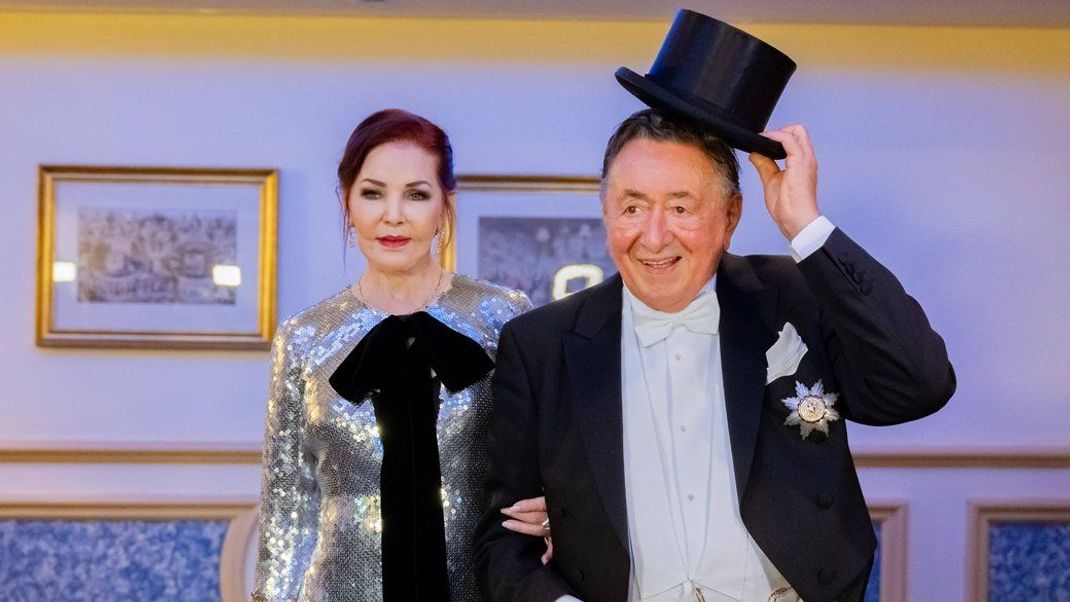 Priscilla Presley besuchte gemeinsam mit Richard Lugner den Opernball.