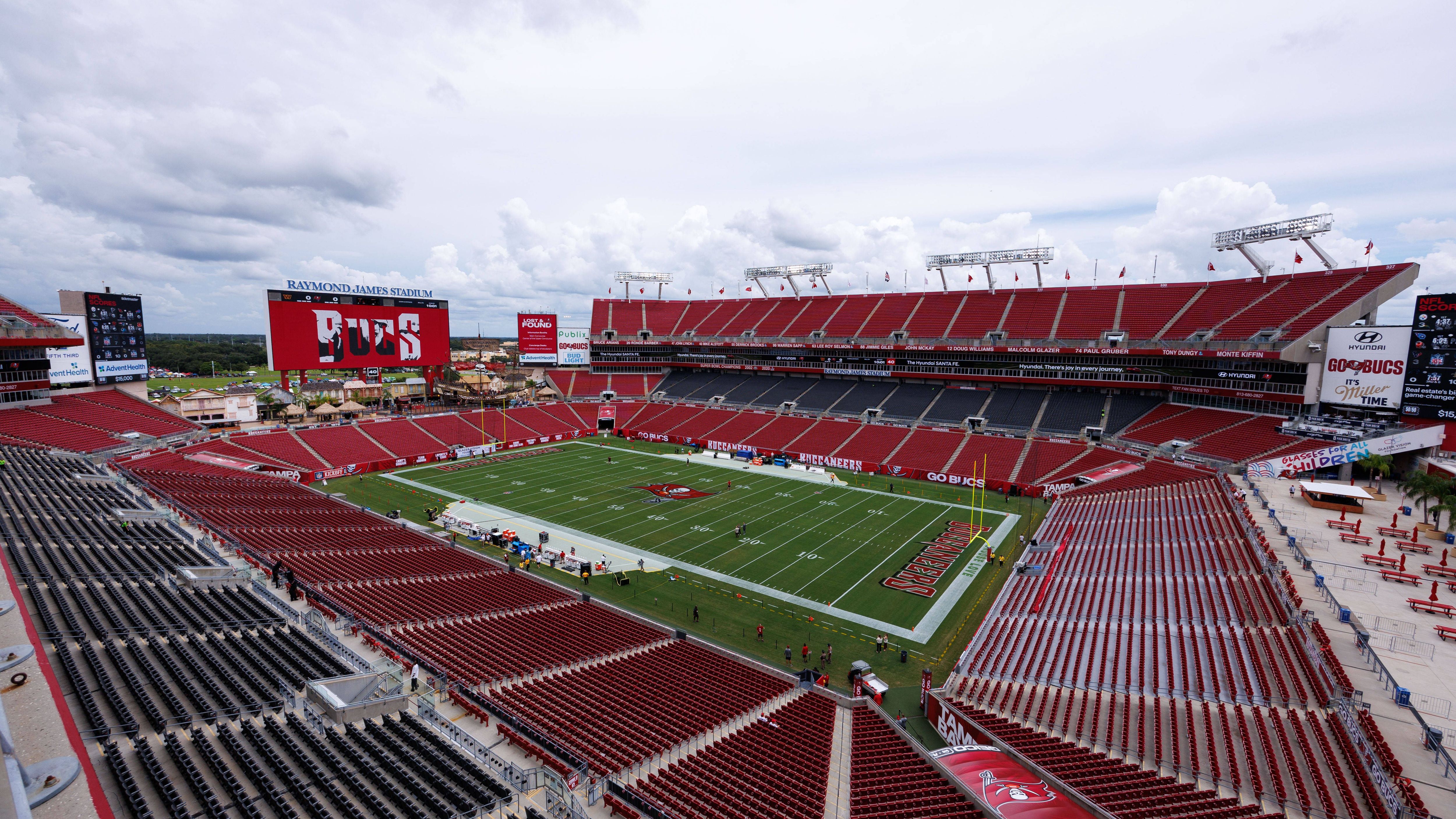 <strong>11. Platz: <strong>Tampa Bay Buccaneers</strong> (Raymond James Stadium)</strong> <br>Vier Tickets: 497,72 Dollar<br> Zwei Bier: 14 Dollar<br> Zwei Softdrinks: 16 Dollar<br> Vier Hotdogs: 32 Dollar<br> Parken: 41,40 Dollar<br> <strong>Gesamtkosten: 601,12 Dollar</strong>