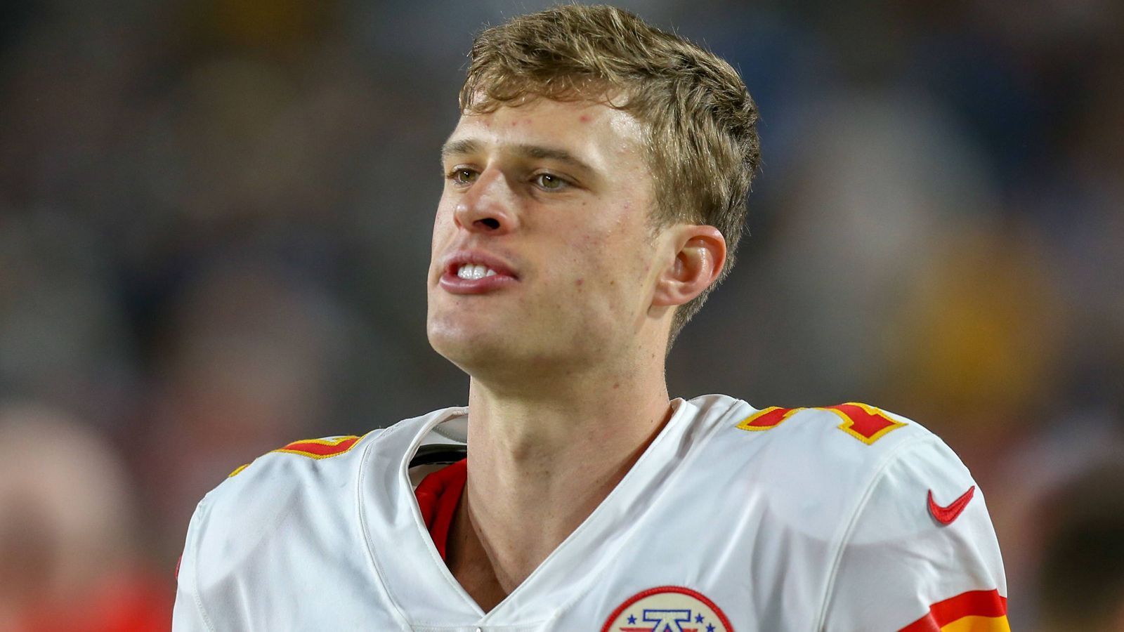 
                <strong>Harrison Butker (Kansas City Chiefs) </strong><br>
                Harrison Butker funktionierte die ersten drei Monate verlässlich wie eine Maschine. In den ersten zwölf Saisonspielen verwandelte er mit nur einer einzigen Ausnahme alle Field Goals. Dafür aber neigt er ausgerechnet bei den Extrapunkten zu Fehlern: 94,2 Prozent ist der schlechteste Wert der vier Kicker in den Conference-Championship-Games.
              