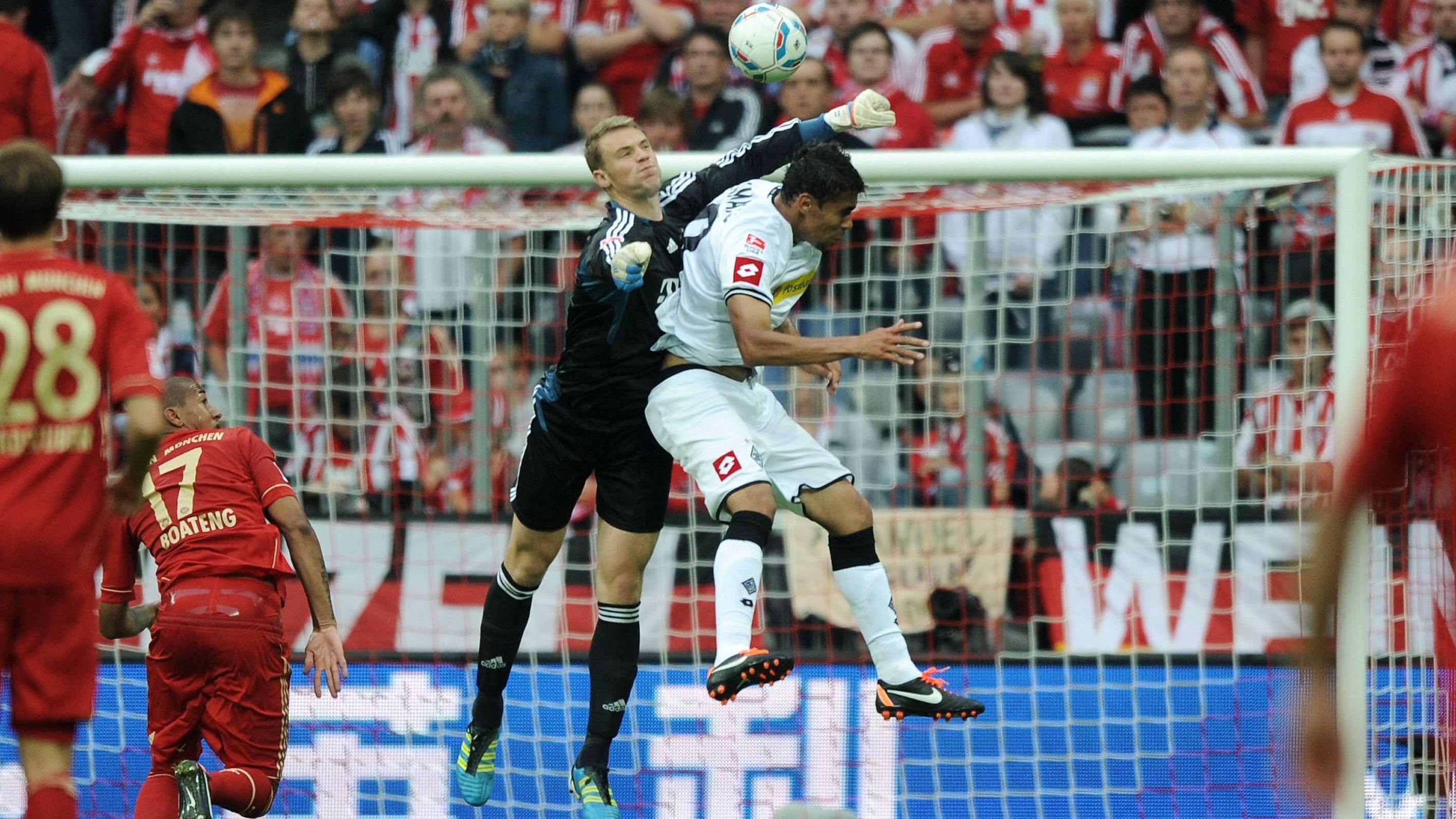 <strong>Saison 2011/12: FC Bayern – Borussia Mönchengladbach 0:1</strong><br>Igor de Camargo bescherte der Elf vom Niederrhein den 1:0-Sieg über die Münchner, die sich nach 34 Spieltagen ebenfalls geschlagen geben mussten. Der BVB holte unter Jürgen Klopp den zweiten Titel in Folge. Die "neue" Bayern-Generation mit Manuel Neuer, Thomas Müller und Toni Kroos ging leer aus.