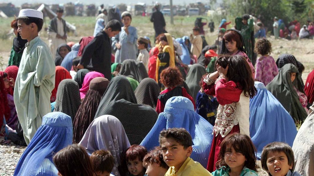 Auch diesen afghanischen Flüchtlingen in Pakistan könnte bis 1. November die Ausweisung drohen. Insgesamt betrifft die Maßnahme Pakistans 1,7 Millionen illegal Eingewanderte.