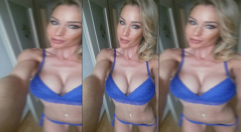 
                <strong>Ramona Bernhard</strong><br>
                Das Playmate posiert vor dem heimischen Spiegel. Die Aussichten sind verlockend.
              
