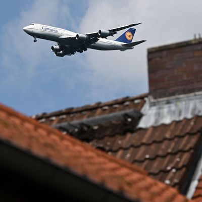 Flugzeug über Neu-Isenburg