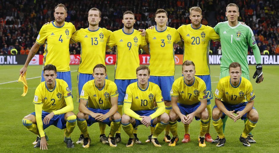 
                <strong>Schweden</strong><br>
                Das 0:2 gegen die Niederlande hat ausgereicht, um in der Gruppe A den zweiten Platz zu verteidigen und sich für die Playoffs zu qualifizieren. Der Erfolgsschlüssel war, dass die Schweden am vorletzten Spieltag Luxemburg mit 8:0 aus dem Stadion schossen. Dank des guten Torverhältnisses hätten sie von der Niederlande nur bei einem 0:7 von Tabellenplatz 2 verdrängt werden können. Die Schweden mussten in der Quali erstmals ohne Zlatan Ibrahimovic zurechtkommen, da der Mega-Star nach der EM 2016 von der Nationalmannschaft zurücktrat.
              