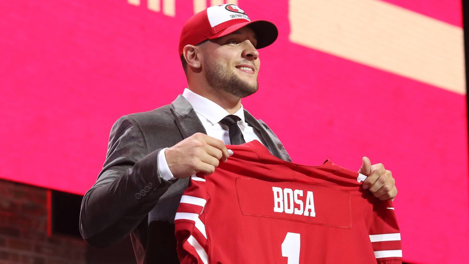 
                <strong>Nick Bosa (Defensive End, San Francisco 49ers)</strong><br>
                Pick Nummer: 2Prognostiziertes Gehalt für 4 Jahre: 33.434.347 US-DollarPrognostizierter Signing Bonus: 22.335.889  US-Dollar
              