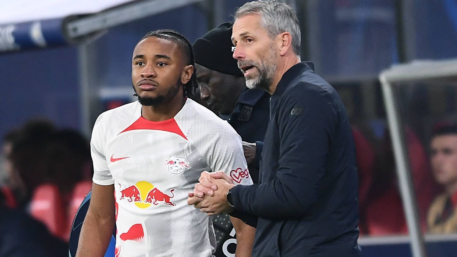 
                <strong>Christopher Nkunku</strong><br>
                Der Franzose kommt in der 66. Minute für Forsberg in die Partie. Obwohl er in einer Phase reinkommt, in der Leipzig ordentlich mithält, kann Nkunku keine offensiven Highlights setzen. Da fehlt nach der langen Pause noch die Spielpraxis. ran-Note: 4
              