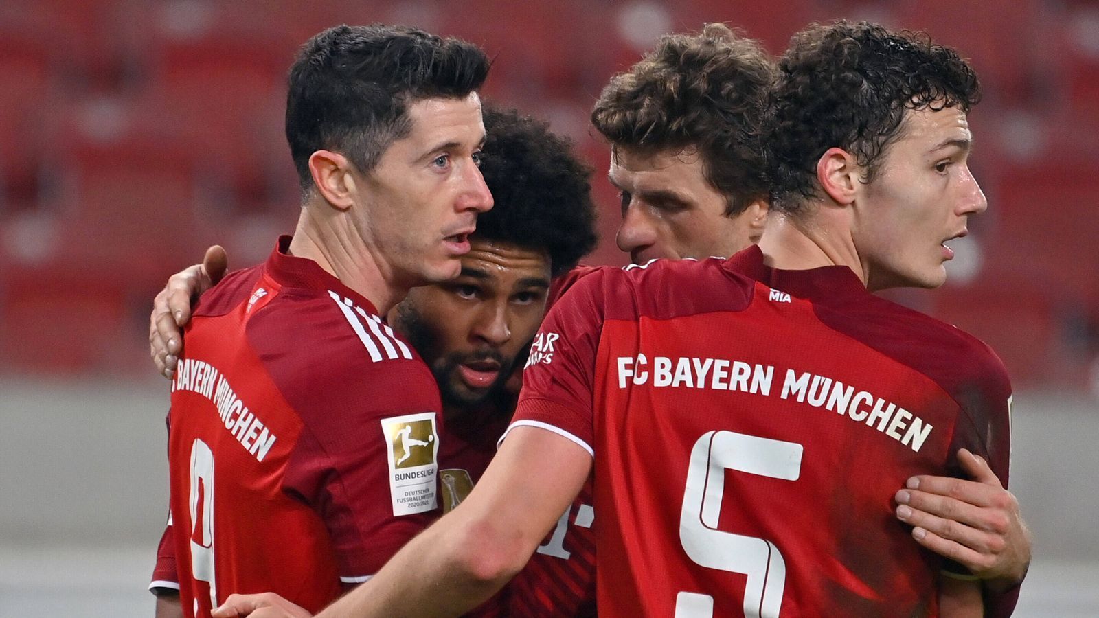 
                <strong>Den Titel im Sack - oder?</strong><br>
                Die Bayern können den Sekt fast schon kaltstellen, die Konkurrenz kann einpacken. Vor dem Hinrunden-Abschluss gegen den VfL Wolfsburg haben die Münchner zum 25. Mal die Herbstmeisterschaft eingetütet. In 21 der 24 bisherigen Fälle wurden die Münchner dann auch am Ende Meister – eine Erfolgsquote von satten 88 Prozent.
              