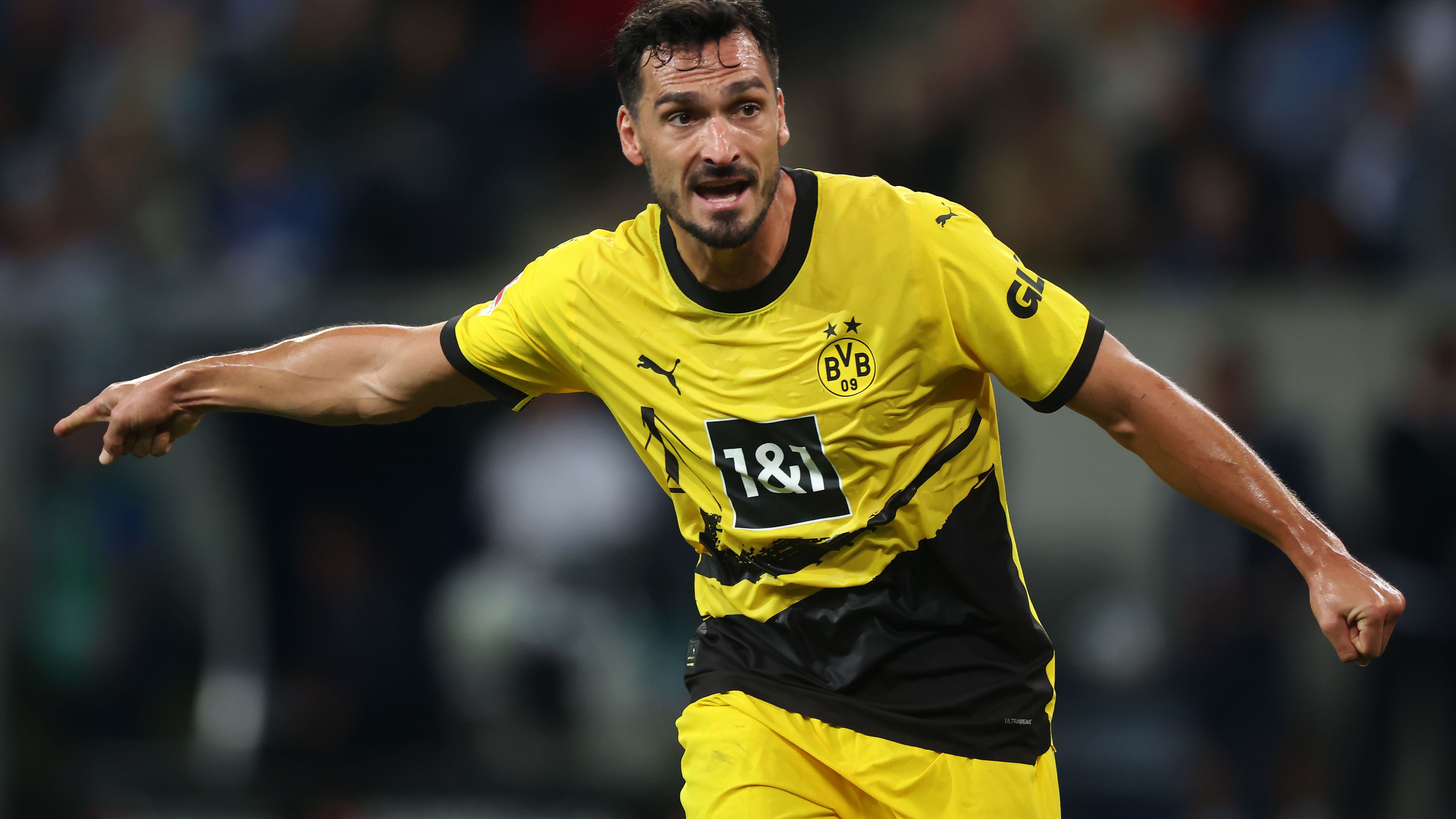 <strong>Mats Hummels (76 Länderspiele)<br></strong>Halt erwartet sich Nagelsmann auch von Rückkehrer Hummels. Beim BVB ist er einer der stärksten Spieler der bisher durchwachsenen Saison. Die große Frage wird sein, wie schwer sein Tempodefizit wiegt. Nagelsmann steht für sehr schnellen und offensiven Fußball. Sportlich ist Hummels auch in guter Verfassung nicht fehlerlos. Gegen Hoffenheim verursachte er beispielsweise einen unnötigen Elfmeter. <em><strong>ran</strong></em>-Note: 2.