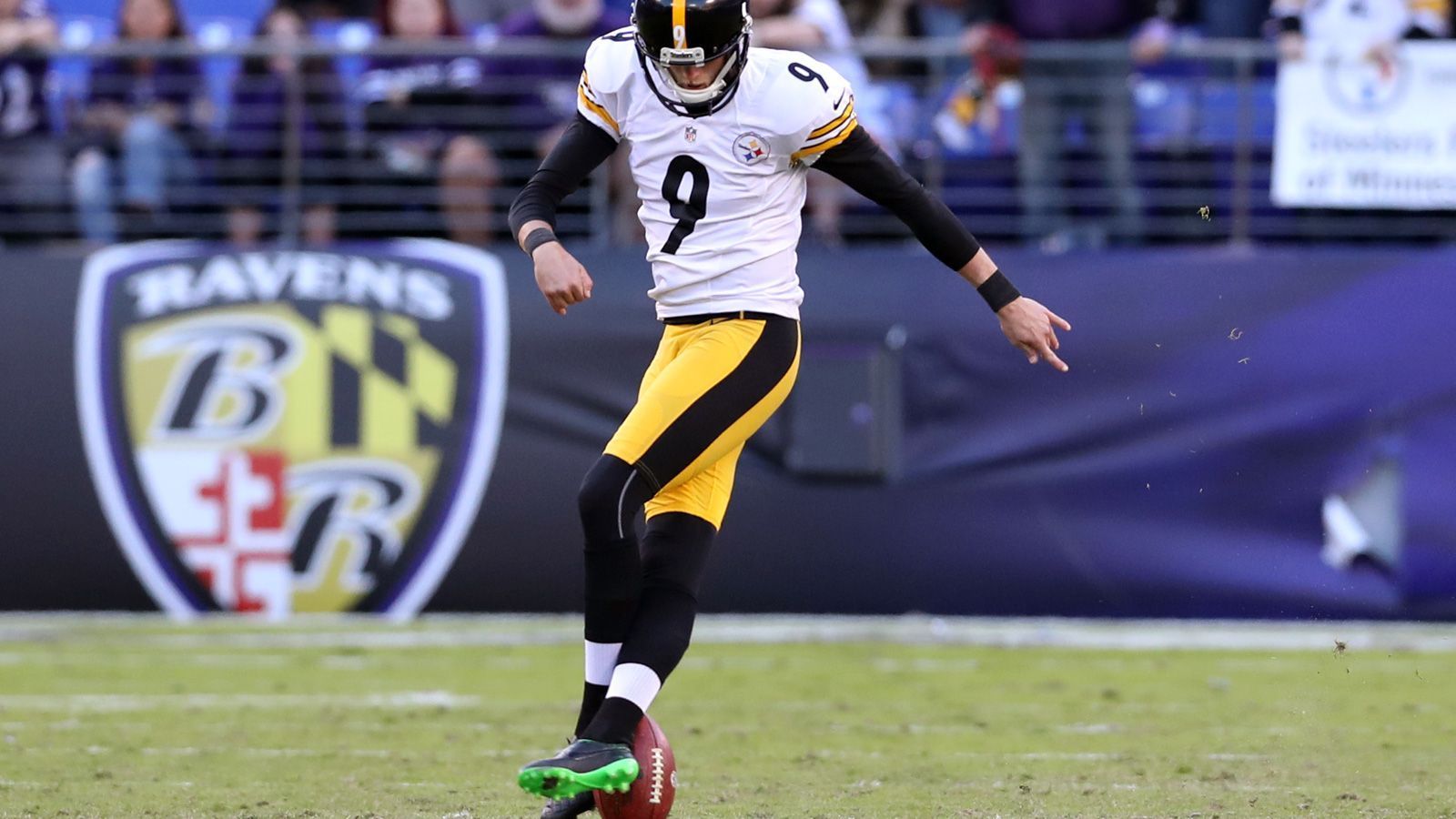 
                <strong>3. Chris Boswell (Pittsburgh Steelers)</strong><br>
                Overall: 82Kick Power: 92Kick Accuracy: 91
              