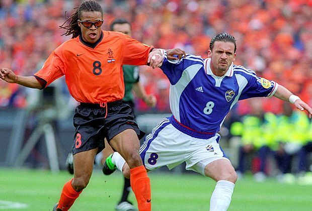
                <strong>Niederlande - Jugoslawien 6:1</strong><br>
                Bei Europameisterschaften steht die Niederlane dagegen unangefochten an der Spitze. Bei der Heim-EM im Jahr 2000 feiert Oranje im Viertelfinale gegen Jugoslawien den höchsten Erfolg in der EM-Geschichte. Anderswo kann man über diese Kantersiege aber nur lachen ...
              