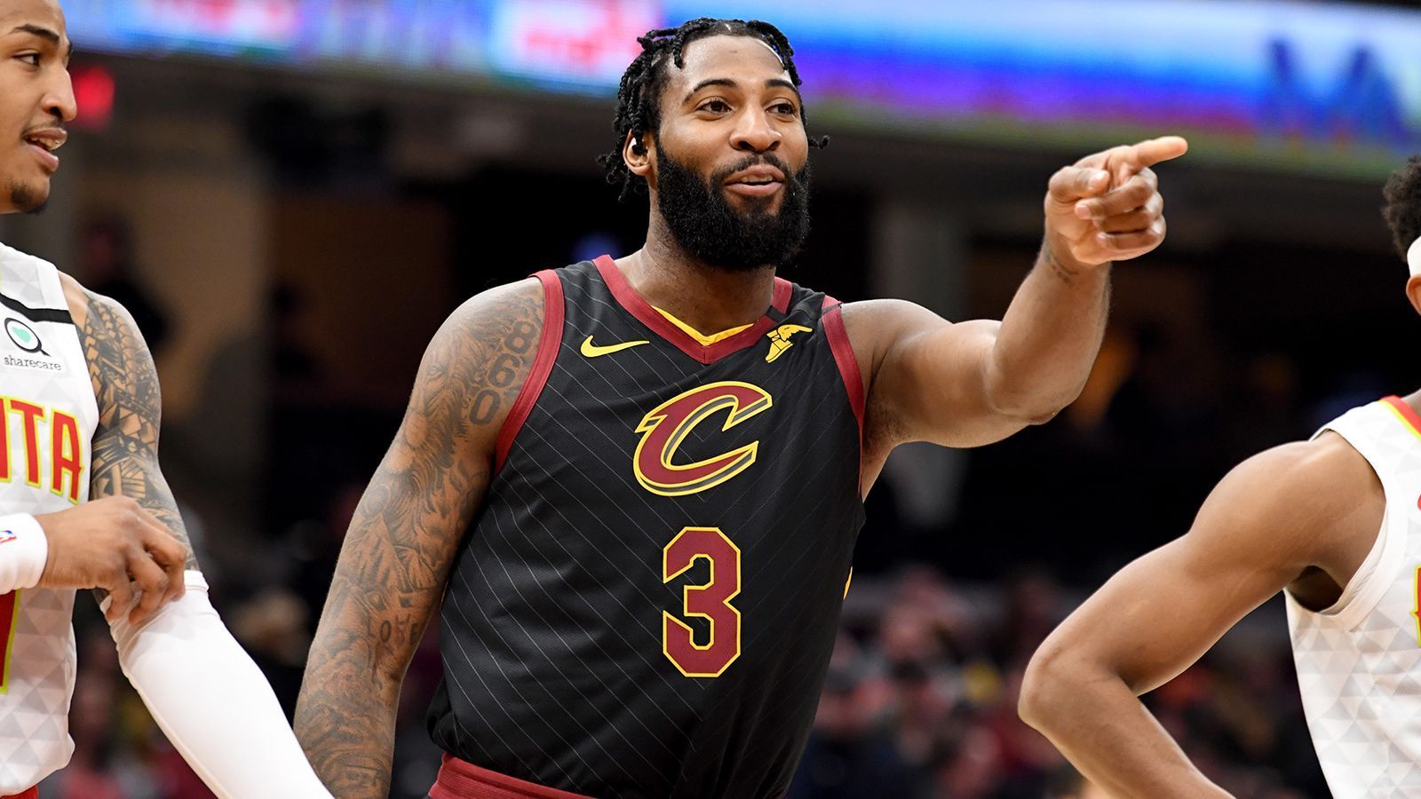 
                <strong>Andre Drummond (Cleveland Cavaliers)</strong><br>
                Ein weiterer Center der älteren Garde. Die Rebound-Maschine war mit den Cavs in der Bubble erst gar nicht dabei. Trotzdem spricht ein entscheidender Grund für die Aktivierung der Players Option. Drummonds Vertrag ist mit über 28 Mio. US-Dollar Grundgehalt versehen. Das ist der fünfthöchste Verdienst aller Free Agents in diesem Jahr. 
              