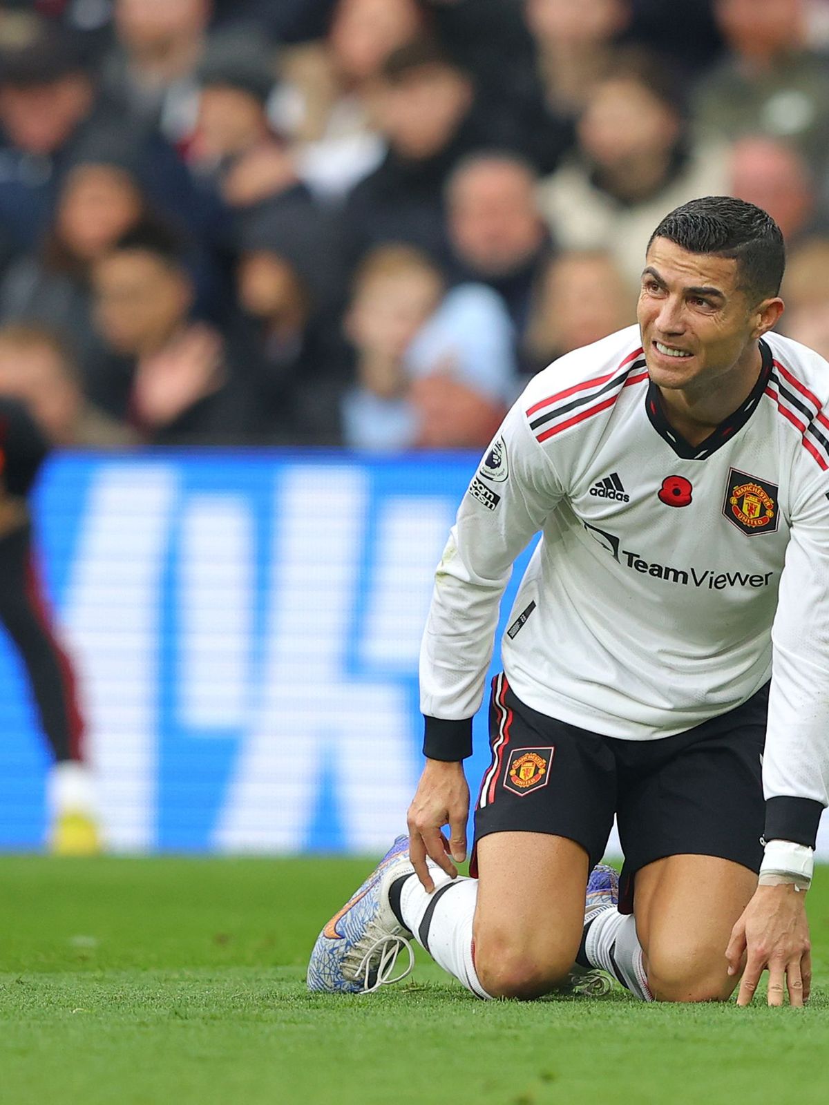 Aston Villa v Manchester United - Premier League
