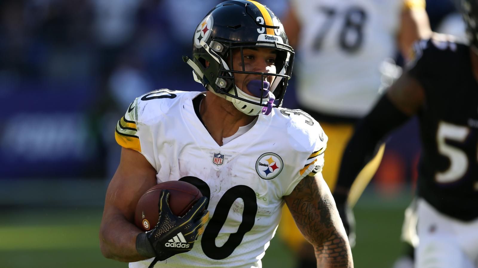 
                <strong> Woche 8</strong><br>
                AFC Offensive Player of the Week: James Conner (Running Back - Pittsburgh Steelers) im BildAFC Defensive Player of the Week: Dee Ford (Defensive End - Kansas City Chiefs)AFC Special Team Player of the Week: Adam Vinatieri (Kicker - Indianapolis Colts)NFC Offensive Player of the Week: Adrian Peterson (Running Back - Washington Redskins)NFC Defensive Player of the Week: P.J. Williams (Cornerback - New Orleans Saints)NFC Special Team Player of the Week: Michael Dickson (Punter - Seattle Seahawks)Rookie of the Week: Darius Leonard (Linebacker - Indianapolis Colts)
              