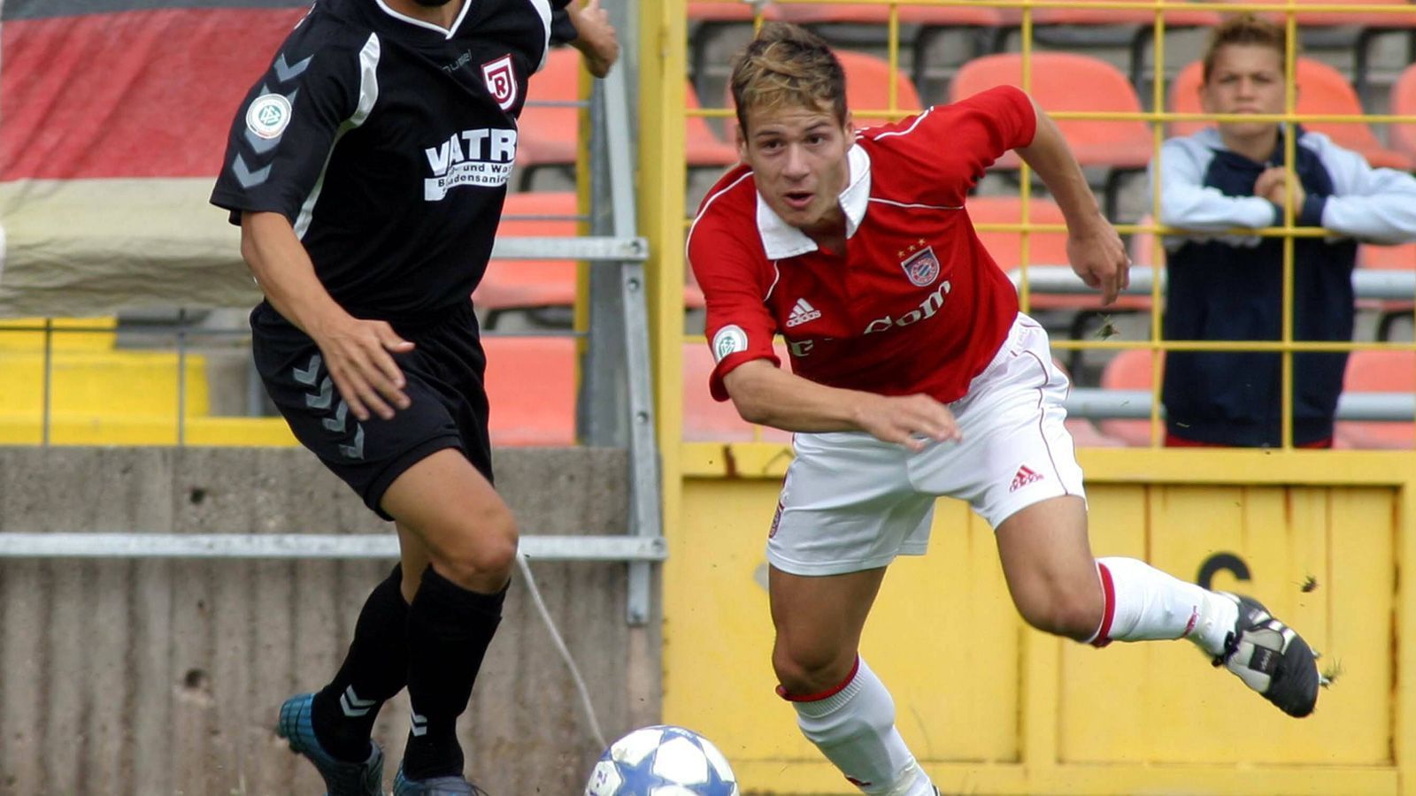 
                <strong>Stefano Celozzi</strong><br>
                &#x2022; FC Bayern München: 2005 bis 2008 (Junioren) -<br>&#x2022; VfB Stuttgart: 2009 bis 2012<br>
              