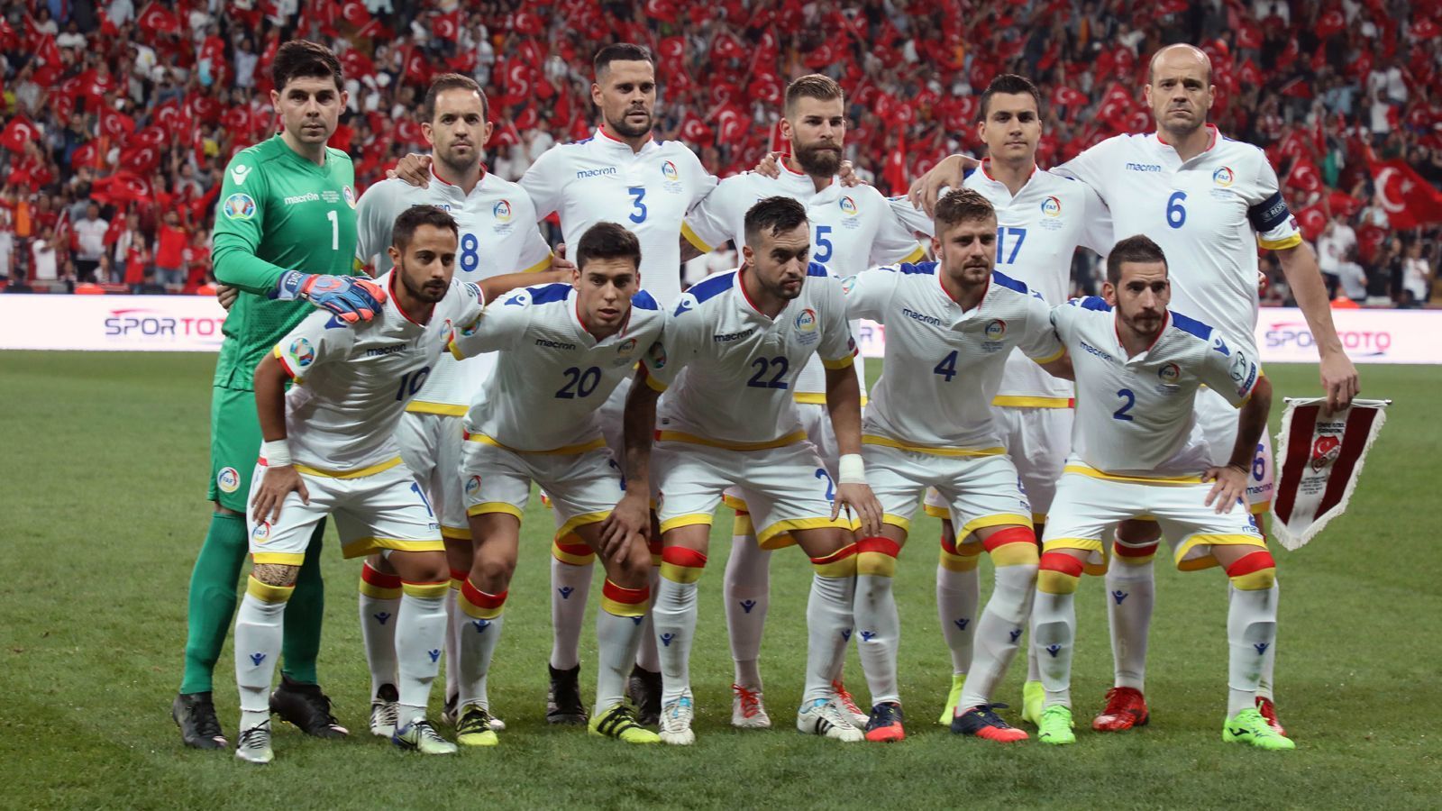 
                <strong>Gewinner: Andorra</strong><br>
                Vom Fußball-Riesen Haaland zum Fußball-Zwerg Andorra. Der kleine Staat in den Pyrenäen zwischen Frankreich und Spanien schrieb im Oktober 2019 Geschichte. Denn durch einen 1:0-Sieg über Moldawien konnte Andorra den ersten Erfolg in einem EM-Qualifikationsspiel überhaupt feiern. 
              