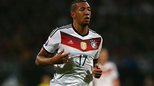 
                <strong>Jerome Boateng</strong><br>
                Jerome Boateng: Fantastische Spieleröffnung! Zeigte schon zu Beginn präzise Diagonal-Bälle über 40-50 Meter. Pennte einmal, als er Lewandowski ins Abseits stellen wollte. Darum nur ran-Note: 3
              