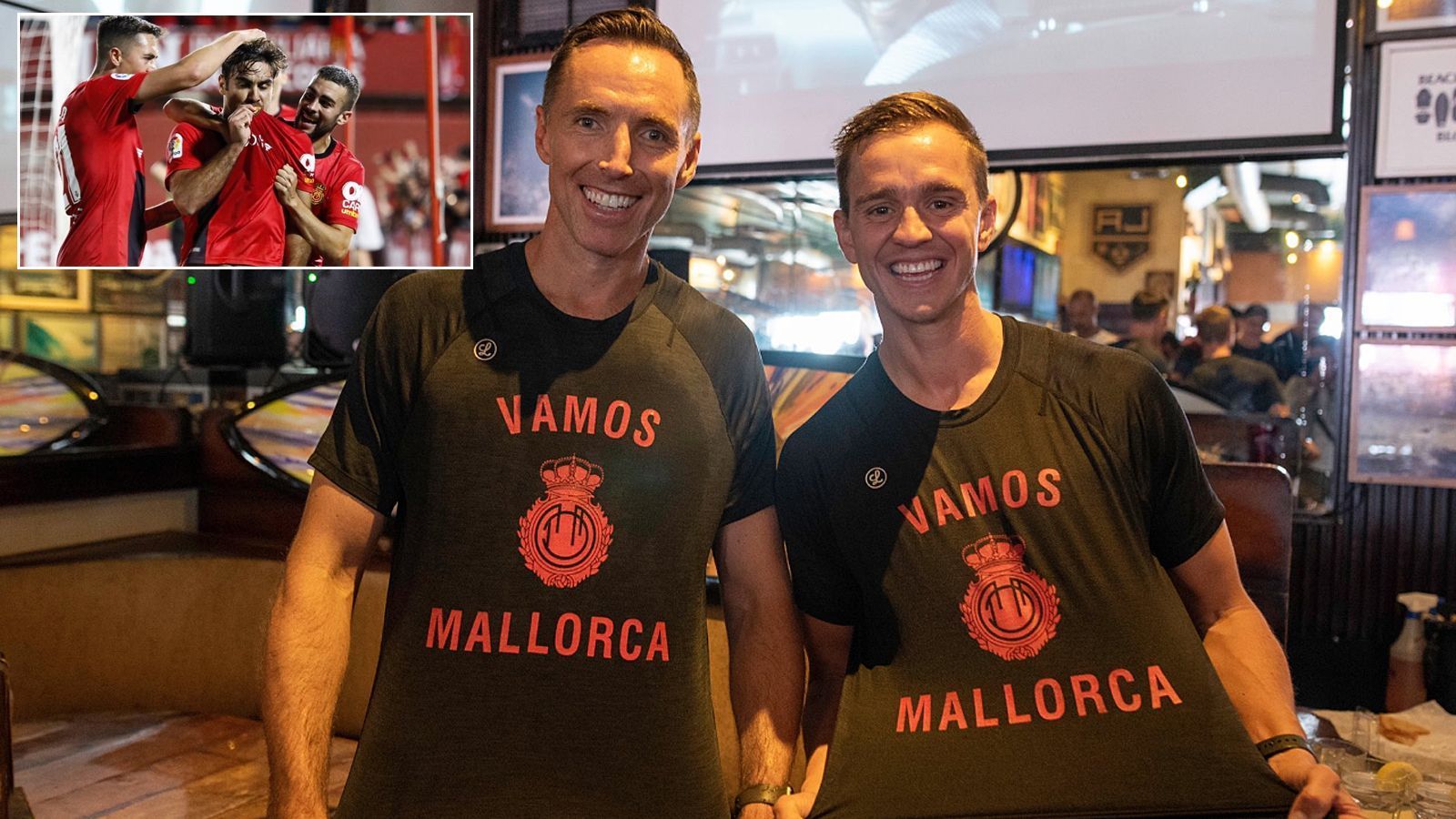
                <strong>Steve Nash (li.) und Stuart Holden (re., RCD Mallorca)</strong><br>
                Nach sechs Jahren ist der spanische Klub RCD Mallorca in Spaniens höchste Spielklasse zurückgekehrt. Den La-Liga-Aufstieg durch einen 3:0-Heimsieg im Relegations-Rückspiel gegen Deportivo La Coruna (Hinspiel endete mit 2:0 für La Coruna) feierten mit Ex-NBA-Star Steve Nash (li.) und dem ehemaligen Fußballprofi Stuart Holden (re.) auch zwei einstige Sportgrößen. Das Duo hat auch allen Grund zur Freude, denn als Miteigentümer des Aufsteigers von der Ferieninsel Mallorca sind sie nicht nur bekennende RCD-Fans, sondern auch finanziell am Klub beteiligt. Die private Aufstiegsfeier starteten Nash und Holden mit ganz viel Sekt - den sie aber nicht tranken, sondern größtenteils im Restaurant herumspritzten. 
              