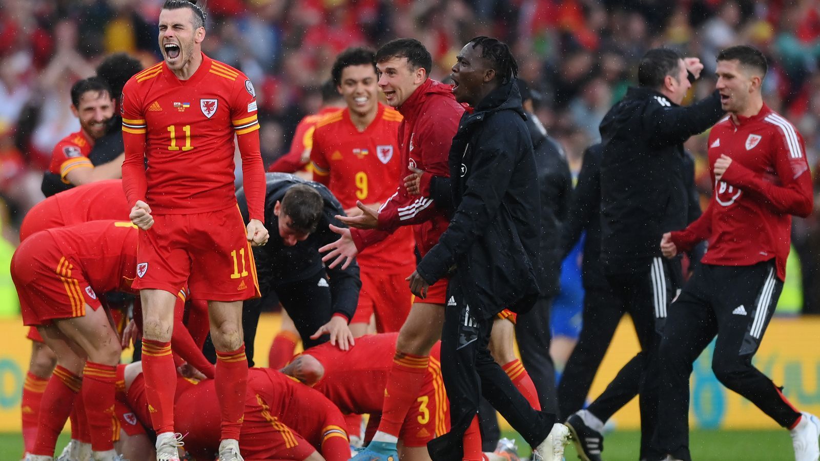 
                <strong>Jubel bei Bale und Co.</strong><br>
                Dafür jubelten die Waliser um Superstar Gareth Bale. Für sie ist es die zweite WM-Teilnahme nach 1958.
              