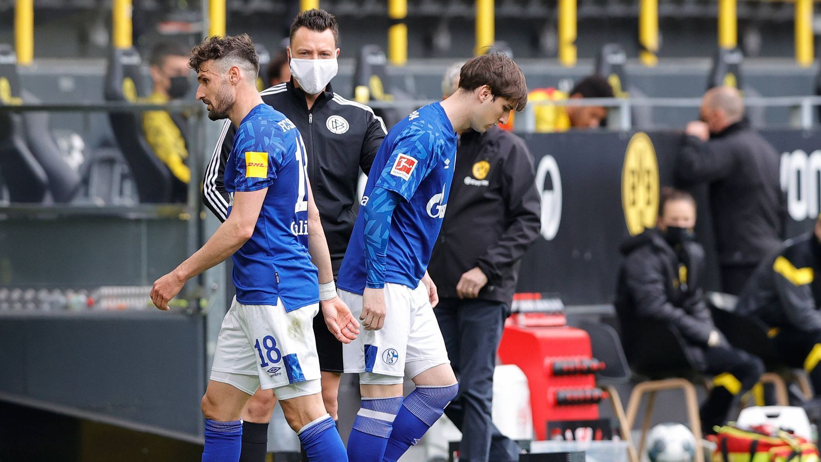 
                <strong>8. Schalke schreibt Wechsel-Geschichte</strong><br>
                Einen Platz in den Geschichtsbüchern hat sich Schalke trotz der Revierderby-Pleite gesichert. Trainer David Wagner wechselte als erster in der Bundesliga-Geschichte fünfmal in einem Pflichtspiel. Aufgrund der Corona-Krise wurde diese neue Regel eingeführt und gilt zunächst in allen Wettbewerben bis 31. Dezember 2020. Kurz nach Schalke machten auch Paderborn und Hertha von der neuen Wechsel-Regel Gebrauch.
              