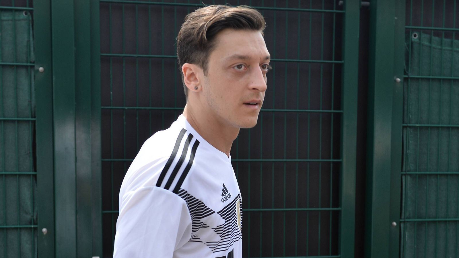 
                <strong>FC Arsenal (1)</strong><br>
                Spieler: Mesut ÖzilMaximale Einnahmen: 338.500 Euro
              