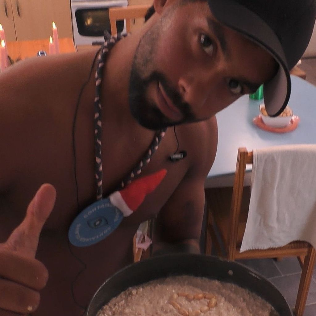 Süße Überraschung für Maja! Christian backt einen Herzchen-Kuchen