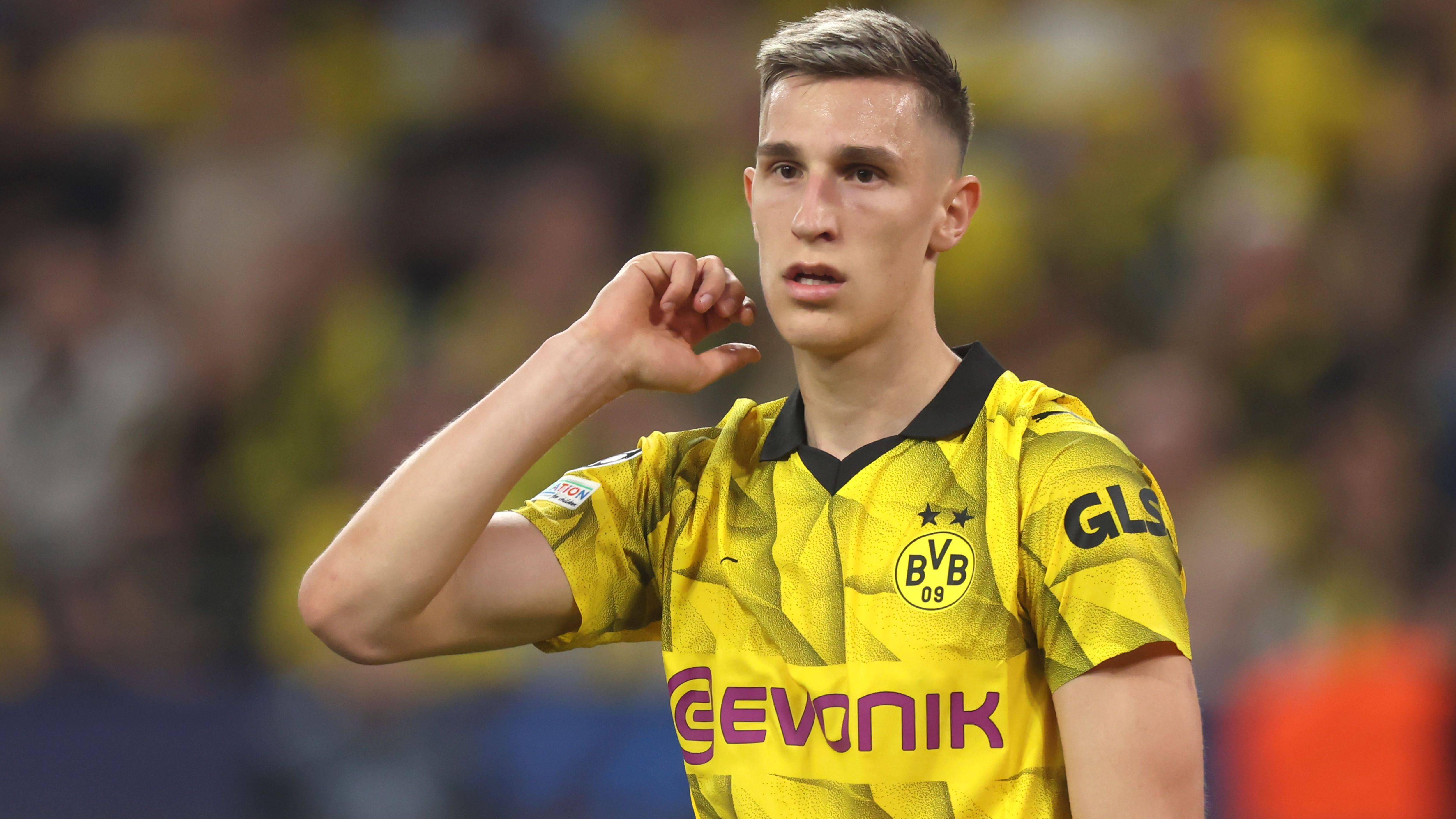 <strong>Innenverteidiger: Nico Schlotterbeck (Borussia Dortmund)</strong><br>Jetzt wird es interessant: Was machen wir mit den BVB-Profis? Klare Antwort: Leistung muss belohnt werden. Und was Schlotterbeck in den vergangenen Wochen gerade in den großen Spielen gezeigt hat, muss reichen, um zum Kader zu gehören. Das sieht wohl auch Nagelsmann so. Laut "Tagesschau" hat <a data-li-document-ref="371407" href="https://www.ran.de/sports/dfb-team-nico-schlotterbeck-wohl-im-em-kader-bvb-bestaetigt-berichte-371407">Schlotterbeck seinen EM-Platz bereits sicher</a>.&nbsp;