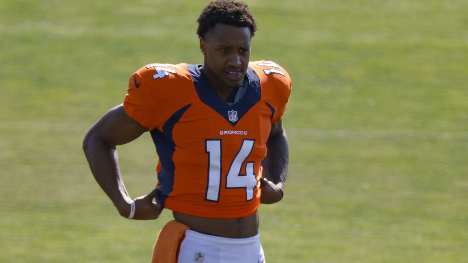 
                <strong>Courtland Sutton (Denver Broncos)</strong><br>
                Bereits in Week 2 endete auch die Saison von Courtland Sutton von den Denver Broncos. Der Wide Receiver, der den Auftakt eine Woche zuvor noch wegen einer Schulterverletzung verpasst hatte, riss sich bei der Niederlage bei den Pittsburgh Steelers das Kreuzband, wie NFL-Insider Ian Rapoport berichtet. Der lange Ausfall des Second Rounder von 2018 ist ein extrem herber Schlag für die Franchise aus Colorado.
              