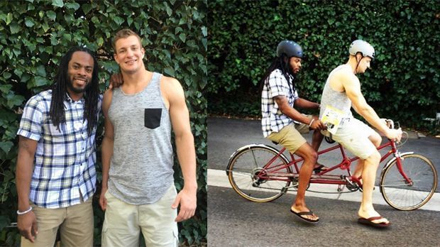 
                <strong>Richard Sherman und Rob Gronkowski</strong><br>
                Na, wer versteht sich denn da so gut?! Vor seinem Bootsausflug machte Rob Gronkowski (re.) noch eine Fahrradtour mit Richard Sherman (li.) von den Seattle Seahawks.
              