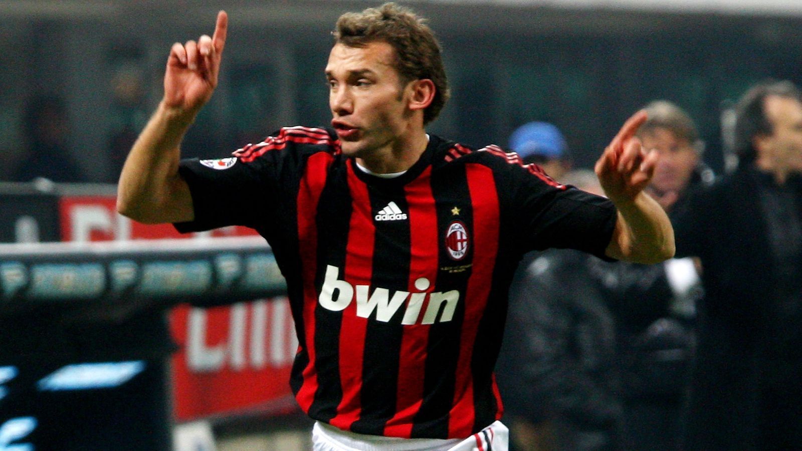 
                <strong>Platz 10: Andriy Shevchenko	</strong><br>
                Vereine: AC Mailand, FC Chelsea, Dynamo Kiew48 Tore in 100 Spielen 
              