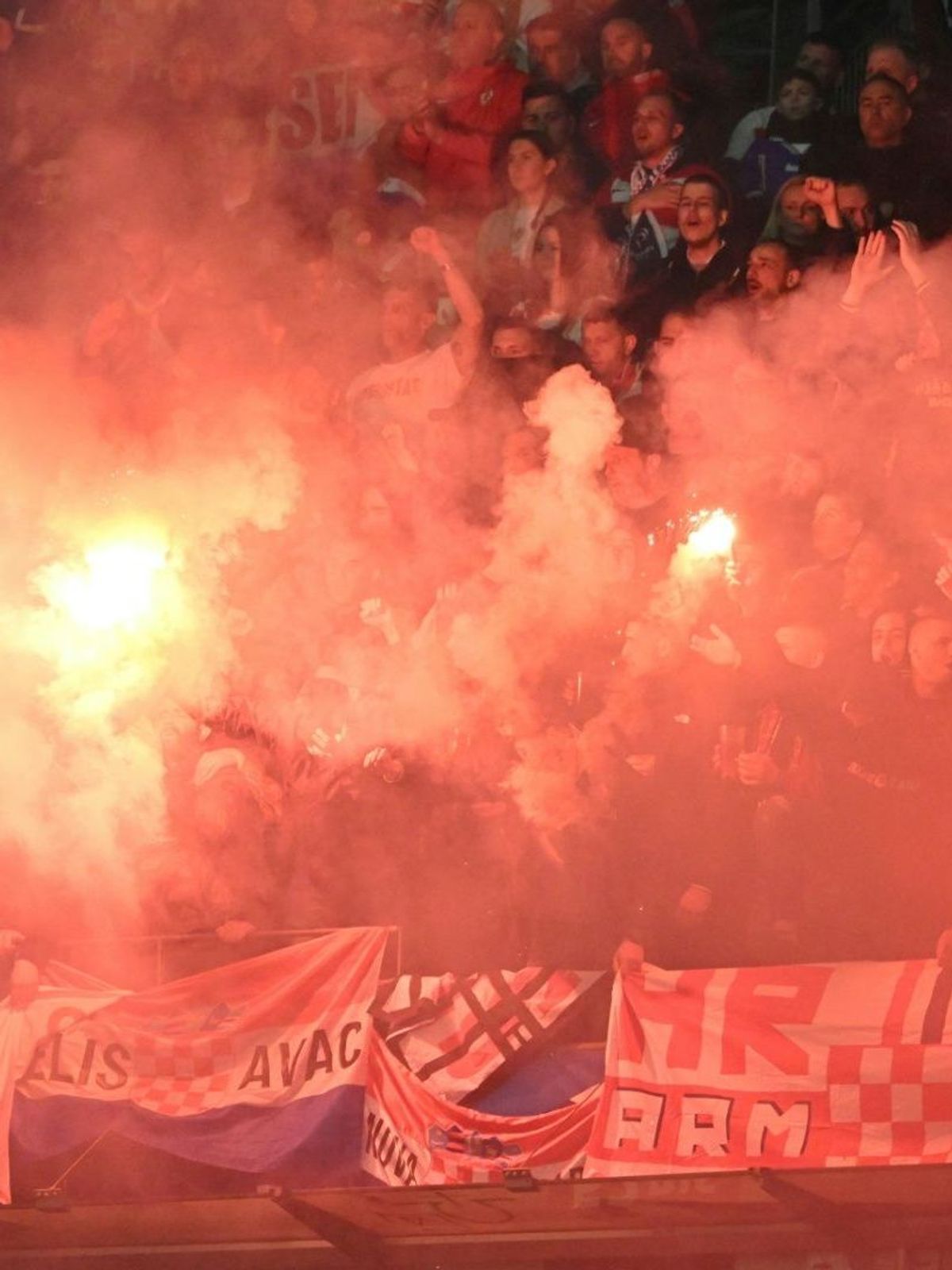 Kroatische Fans in Paris